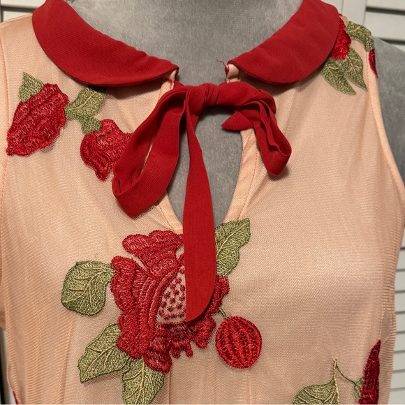 DISNEY SNOW WHITE by LAUREN CONRAD Blouse Embroidered Floral sz Small - Picture 7 of 8